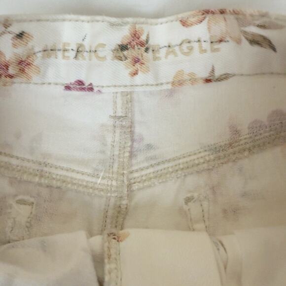 American Eagle Women’s High-Waisted Floral Denim Shorts Size 6 - Picture 4 of 13
